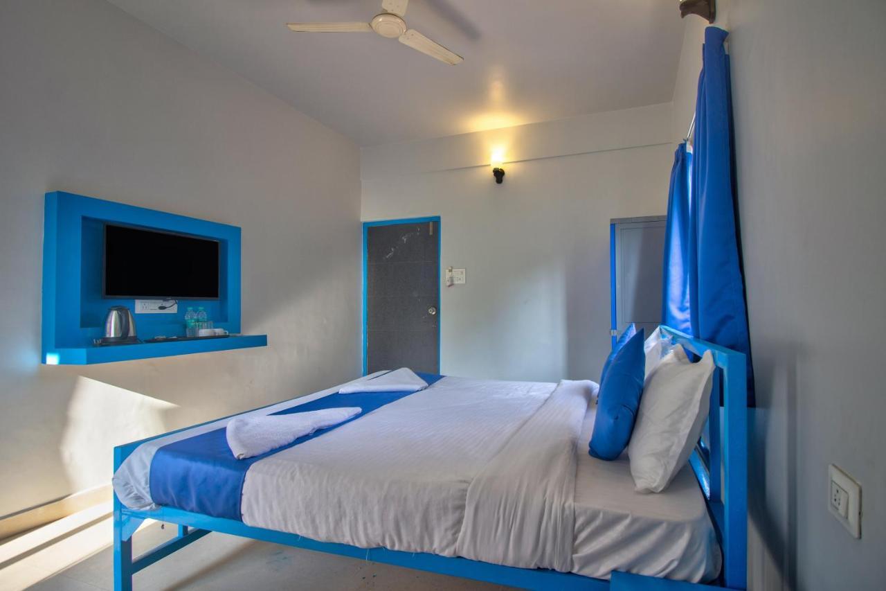 Mandrem Retreat Beach Resort Old Goa Bagian luar foto